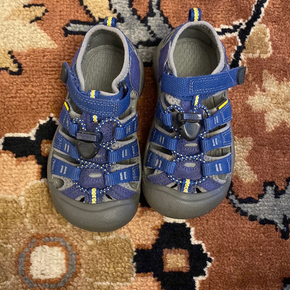Kids/toddler size 10 navy blue keens like new